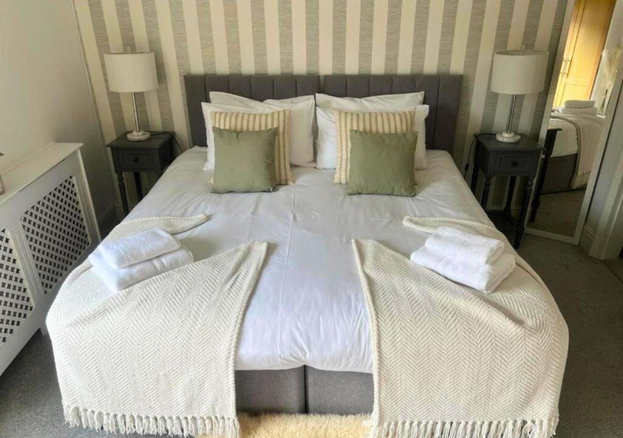 Amberley House - With Hot Tub + Free Parking Villa - York — Photos 1