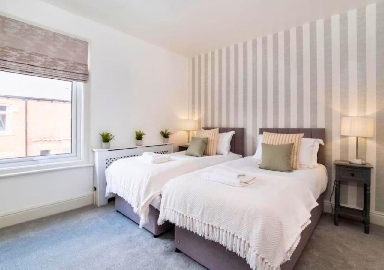 Amberley House - With Hot Tub + Free Parking Villa - York — Photos 2